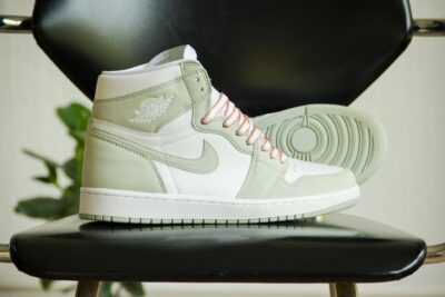 Nike Air Jordan 1 Seafoam zijkant en onderkant