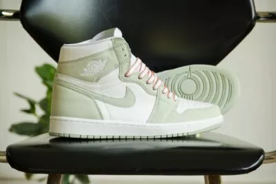 Nike Air Jordan 1 Seafoam zijkant en onderkant