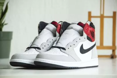Nike Air Jordan 1 Smoke Grey voorkant