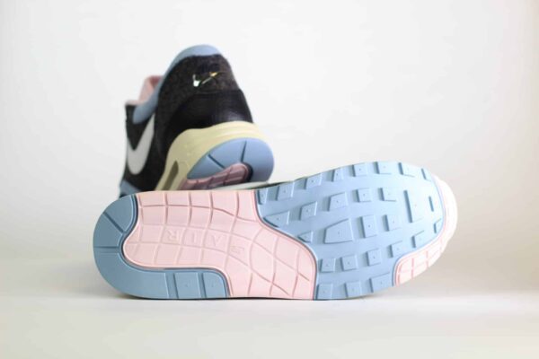 Nike Air Max 1 ’86 Big Bubble Black Denim – Zwart/Blauw/Roze Heren/Dames/Uniseks Sneakers – Denim/Leer - FB9647-001 – Onderkant