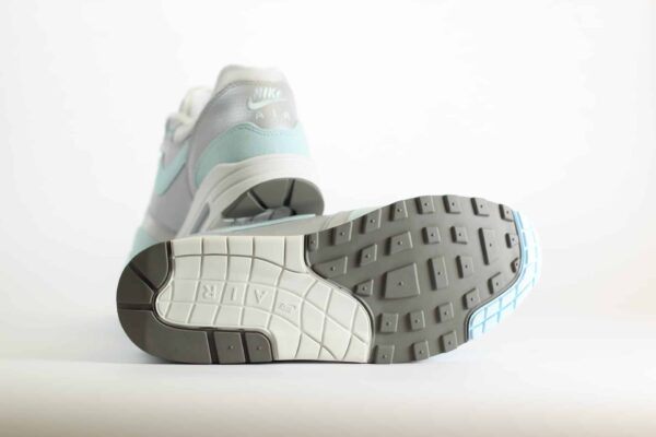 Nike Air Max 1 ’87 Glacier Blue (W) – Blauw/Zilver Heren/Dames/Unisex Sneakers – Vilt/Mesh - HF5387-002 – Onderkant