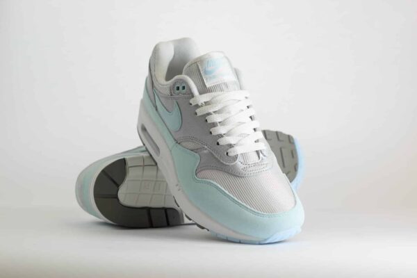 Nike Air Max 1 ’87 Glacier Blue (W) – Blauw/Zilver Heren/Dames/Unisex Sneakers – Vilt/Mesh - HF5387-002 – Voorkant