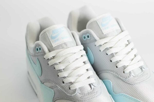 Nike Air Max 1 ’87 Glacier Blue (W) – Blauw/Zilver Heren/Dames/Unisex Sneakers – Vilt/Mesh - HF5387-002 – Tong