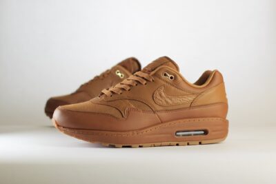 Nike Air Max 1 ’87 Luxe Ale Brown (W) – Bruin Heren/Dames/Uniseks Sneakers – Leer - DV3888-200 – Zijkant