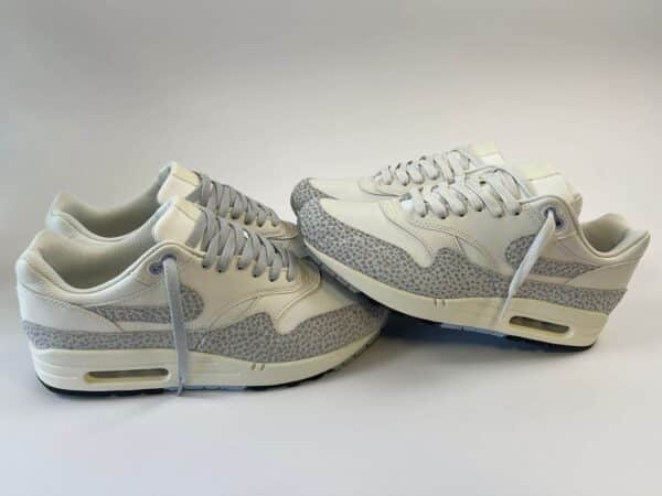 Nike Air Max 1 ’87 Safari Summit White Phantom (W) met veters Licht Grijs 1
