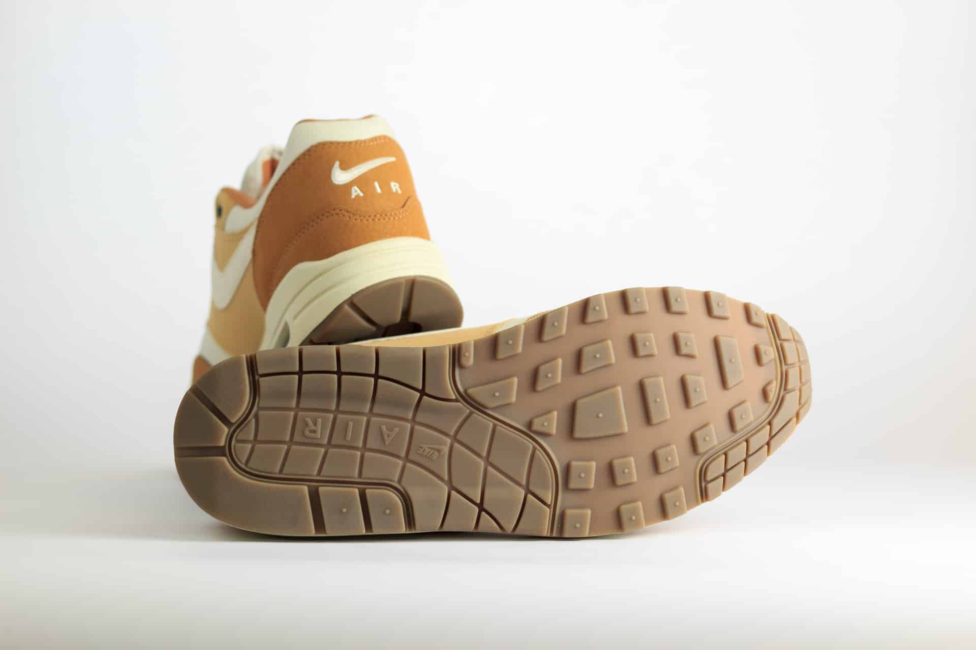 Nike Air Max 1 ’87 Wheat (W) – Oranje/Bruin/Wit Heren/Dames/Unisex Sneakers – Leer - FZ3598-299 – Onderkant