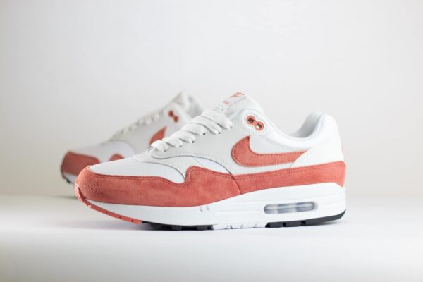 Nike Air Max 1 ’87 White Canyon Pink (W) – Roze/Wit Heren/Dames/Unisex Sneakers – Leer/Suède - FZ1468-100 - Zijkant