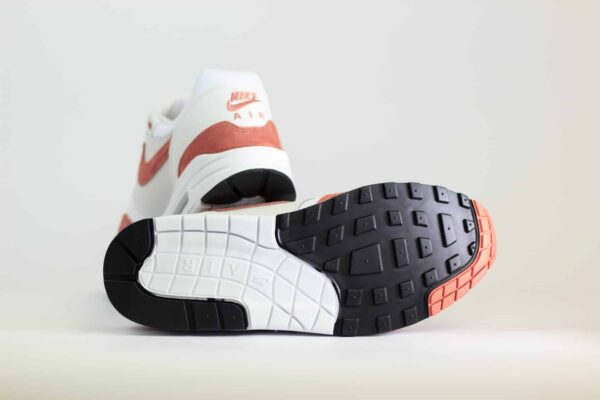 Nike Air Max 1 ’87 White Canyon Pink (W) – Roze/Wit Heren/Dames/Unisex Sneakers – Leer/Suède - FZ1468-100 - Onderkant