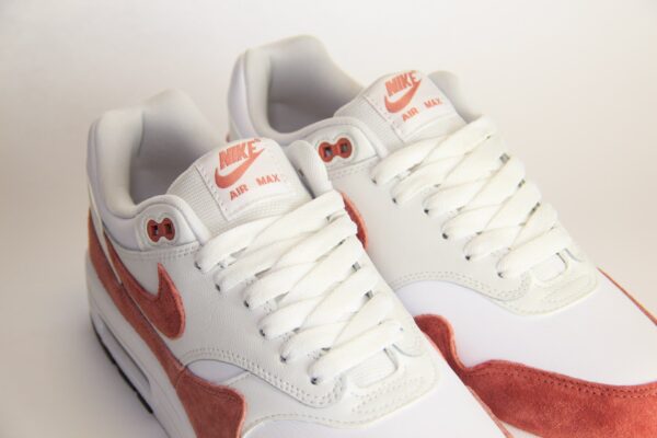 Nike Air Max 1 ’87 White Canyon Pink (W) – Roze/Wit Heren/Dames/Unisex Sneakers – Leer/Suède - FZ1468-100 - Tong