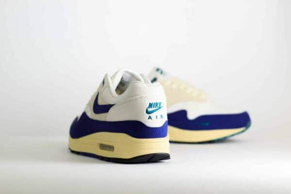 Nike Air Max 1 Athletic Department Deep Royal Blue – Wit/Blauw Heren/Dames/Uniseks Sneakers – Leer/Mesh - FQ8048-133 – Achterkant