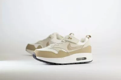 Nike Air Max 1 EasyOn Phantom Light Orewood Brown (PS) - Beige/Bruin/Wit Jongens/Meisjes/Kinder Sneakers - Mesh/Leer - DZ3308-006 - Zijkant