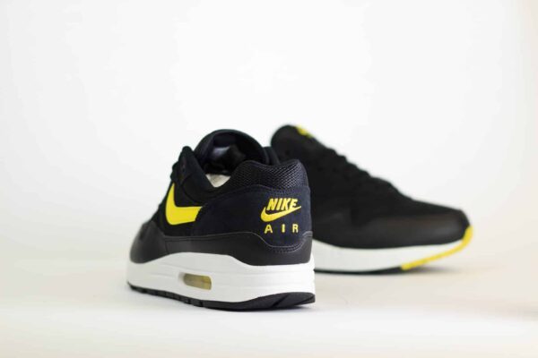 Nike Air Max 1 Essential Batman – Zwart/Geel Heren/Dames/Unisex Sneakers – Suède/Mesh/Leer - FZ5808-005 – Achterkant