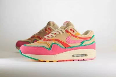 Nike Air Max 1 Familia – Roze/Groen/Geel Heren/Dames/Uniseks Sneakers – Suède - FN0598-200 – Zijkant