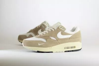 Nike Air Max 1 Hangul Day Khaki (W) – Wit/Khaki/Bruin Heren/Dames/Uniseks Sneakers – Leer - FQ8150-133 – Zijkant