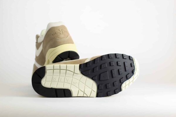 Nike Air Max 1 Hangul Day Khaki (W) – Wit/Khaki/Bruin Heren/Dames/Uniseks Sneakers – Leer - FQ8150-133 – Onderkant