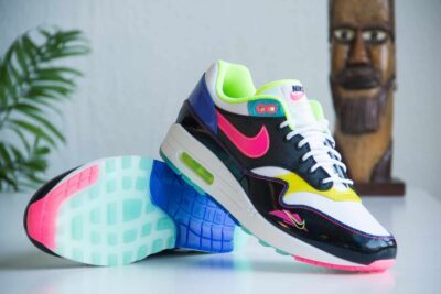 Nike Air Max 1 Hyper Pink onderkant zijkant
