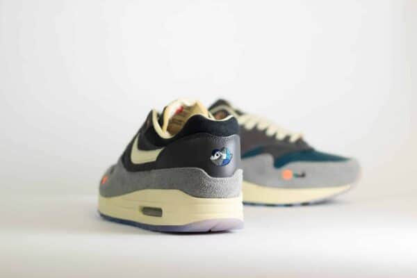 Nike Air Max 1 Kasina Won-Ang Grey – Grijs/Wit Heren/Dames/Uniseks Sneakers – Leer/Suède - DQ8475-001 – Achterkant