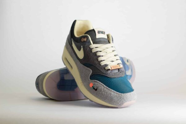 Nike Air Max 1 Kasina Won-Ang Grey – Grijs/Wit Heren/Dames/Uniseks Sneakers – Leer/Suède - DQ8475-001 – Voorkant