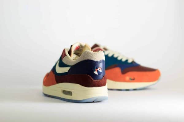 Nike Air Max 1 Kasina Won-Ang Orange – Oranje/Wit/Blauw Heren/Dames/Uniseks Sneakers – Leer/Suède - DQ8475-800 – Achterkant