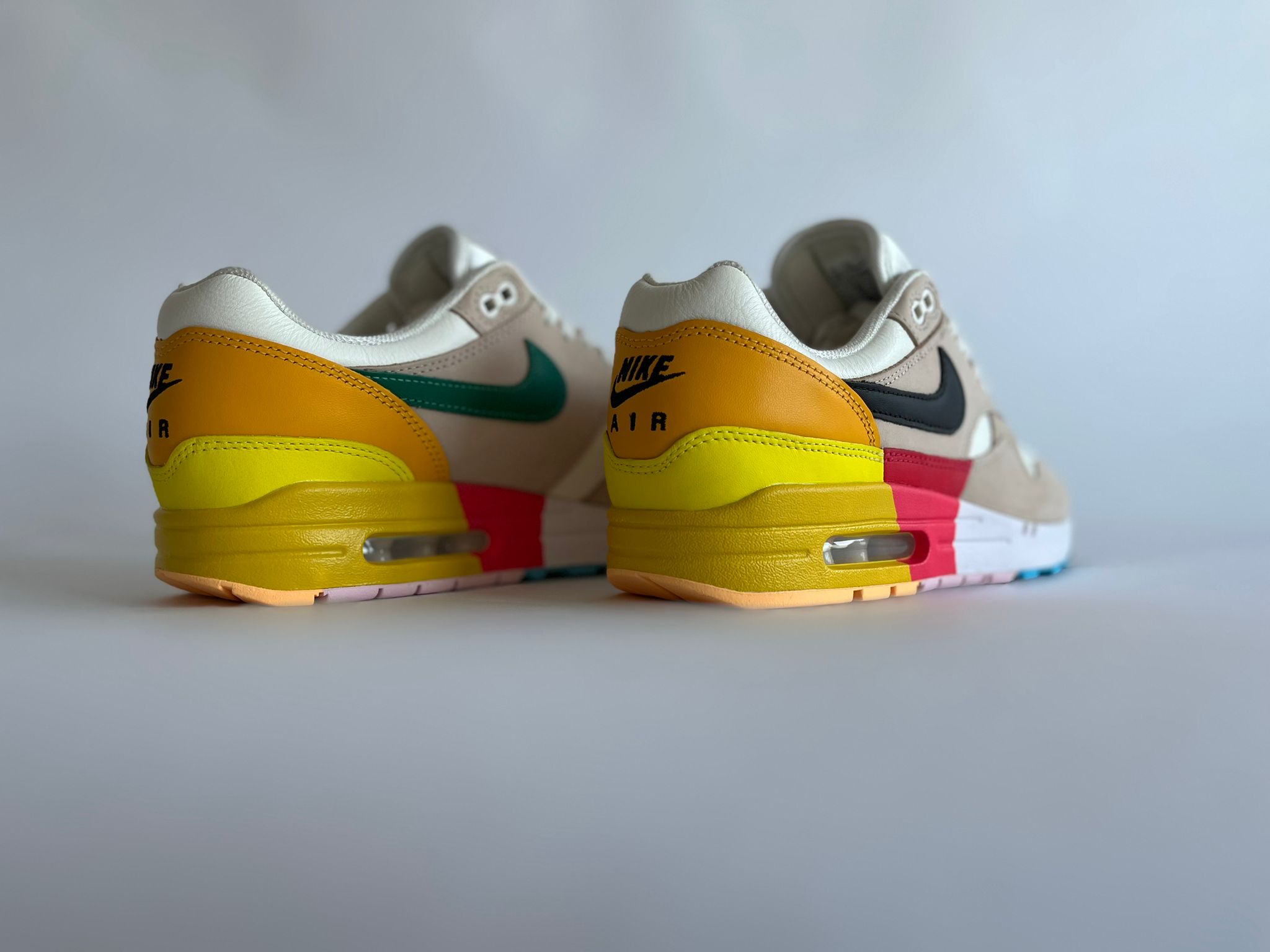 Nike Air Max 1 Khaki Multi-Color (W) achterkant