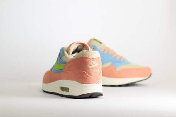 Nike Air Max 1 Light Madder Root – Roze/Blauw/Groen Heren/Dames/Uniseks Sneakers – Suède/Mesh - DV3196-800 – Achterkant