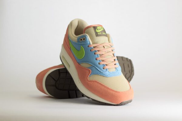 Nike Air Max 1 Light Madder Root – Roze/Blauw/Groen Heren/Dames/Uniseks Sneakers – Suède/Mesh - DV3196-800 – Voorkant