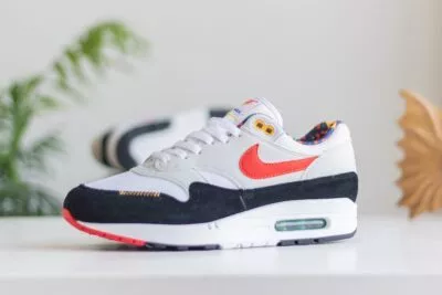 Nike Air Max 1 Live Together Play Together buitenkant zijkant
