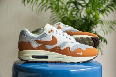 Nike Air Max 1 Patta Waves Monarch zijkant
