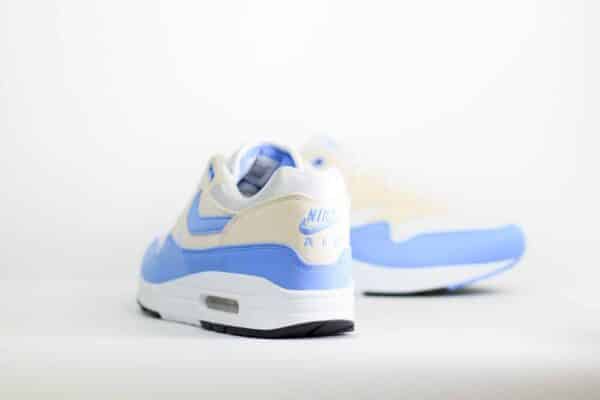 Nike Air Max 1 Royal Pulse (W) – Blauw/Wit Heren/Dames/Unisex Sneakers – Vilt/Mesh - DZ2628-113 - Achterkant