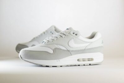 Nike Air Max 1 Rugged Smoke Grey (W) – Grijs/Wit Heren/Dames/Uniseks Sneakers – Leer - FN0564-001 – Zijkant