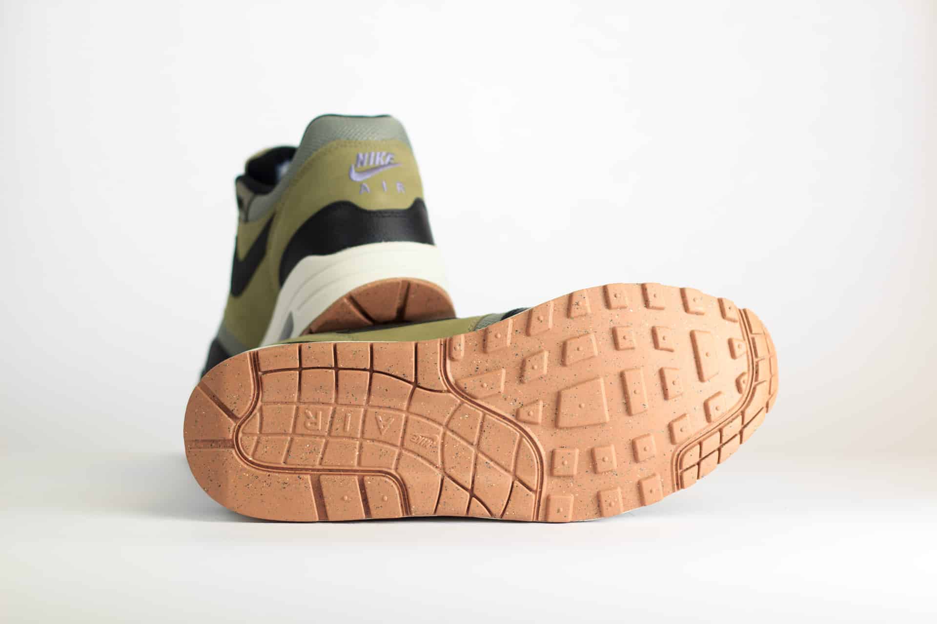 Nike Air Max 1 SC Dark Stucco – Groen/Zwart Heren/Dames/Uniseks Sneakers – Leer/Mesh - FB9660-003 – Onderkant