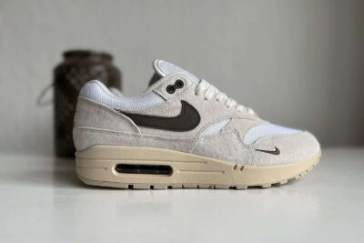 Nike Air Max 1 Sail Ironstone zijkant