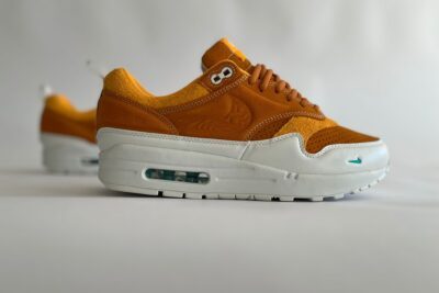 Nike Air Max 1 Serena Williams Design Crew (W) – Oranje/Wit Heren/Dames/Uniseks Sneakers – Leer/Suède - FQ4298-800 – Zijkant