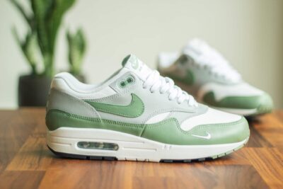 Nike Air Max 1 Spiral Sage zijkant