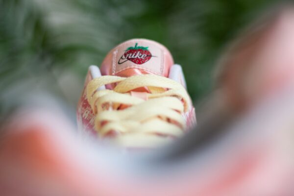 Nike Air Max 1 Strawberry Lemonade details