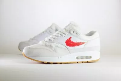 Nike Air Max 1 The Bay – Wit/Rood Heren/Dames/Uniseks Sneakers – Leer - FJ4451-100 – Zijkant