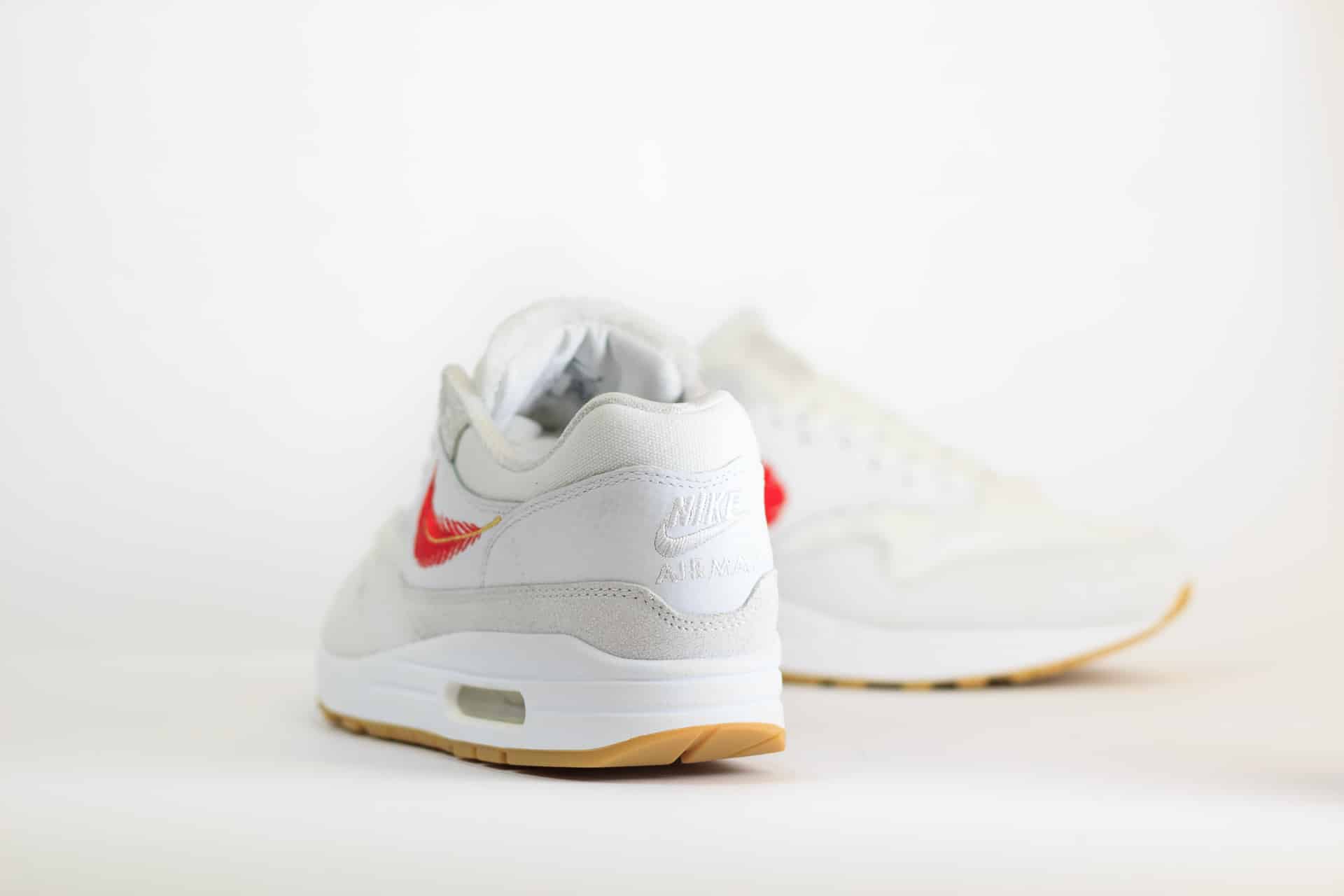 Nike Air Max 1 The Bay – Wit/Rood Heren/Dames/Uniseks Sneakers – Leer - FJ4451-100 – Achterkant