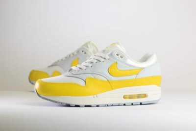 Nike Air Max 1 Tour Yellow (W) – Geel/Wit Heren/Dames/Uniseks Sneakers – Leer - DX2954-001 – Zijkant