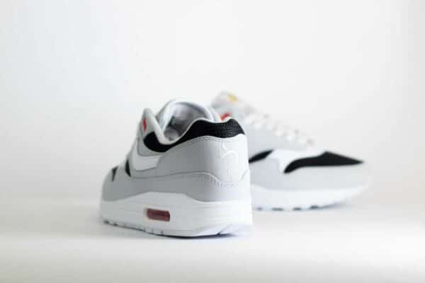 Nike Air Max 1 Urawa (2023) – Wit/Grijs/Zwart Heren/Dames/Uniseks Sneakers – Leer/Mesh - FD9081-001 – Achterkant