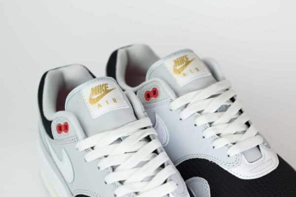 Nike Air Max 1 Urawa (2023) – Wit/Grijs/Zwart Heren/Dames/Uniseks Sneakers – Leer/Mesh - FD9081-001 – Tong