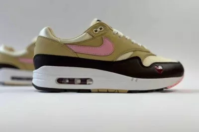 Nike Air Max 1 Valentine's Day (W) zijkant