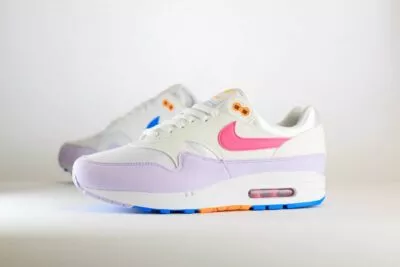 Nike Air Max 1 White Alchemy Pink (W) – Roze/Wit/Blauw Heren/Dames/Unisex Sneakers – Vilt/Mesh - HF5071-100 – Zijkant