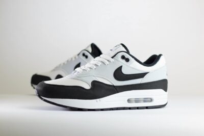 Nike Air Max 1 White Black – Wit/Zwart Heren/Dames/Uniseks Sneakers – Vilt/Mesh - FD9082-107 – Zijkant