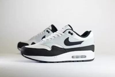 Nike Air Max 1 White Black – Wit/Zwart Heren/Dames/Uniseks Sneakers – Vilt/Mesh - FD9082-107 – Zijkant
