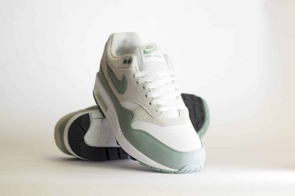 Nike Air Max 1 White Mica Green – Groen/Wit Heren/Dames/Uniseks Sneakers – Mesh/Leer - DZ4549-100 – Voorkant