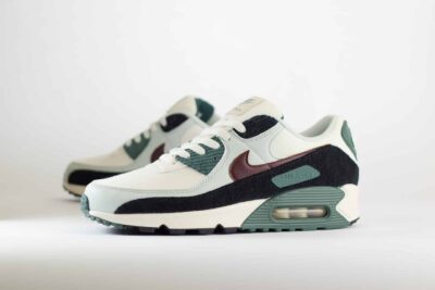 Nike Air Max 90 Burgundy Crush Vintage Green - Groen/Bruin/Wit Heren/Dames/Unisex Sneakers - Leer/Suède - FV6059-001 - Zijkant