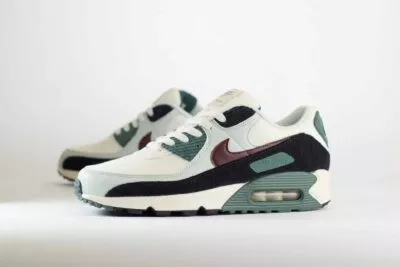 Nike Air Max 90 Burgundy Crush Vintage Green - Groen/Bruin/Wit Heren/Dames/Unisex Sneakers - Leer/Suède - FV6059-001 - Zijkant