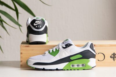 Nike Air Max 90 Chlorophyll zijkant en achterkant