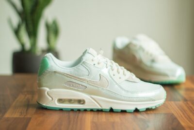Nike Air Max 90 Future is Clear zijkant