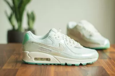 Nike Air Max 90 Future is Clear zijkant